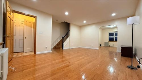 14803 61st Rd, Flushing, NY, 11367-1205 | Card Image