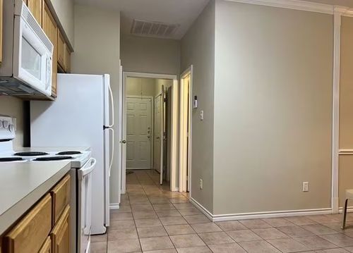 215 Navarro Dr, College Station, TX, 77845-6601 | Card Image