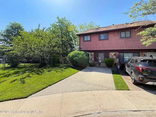32 Sutton Place, Staten Island, NY, 10312 | Card Image