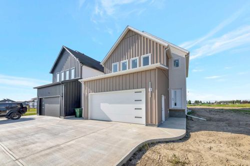 6906 35 St, Lloydminster, AB, T9V3T2 | Card Image
