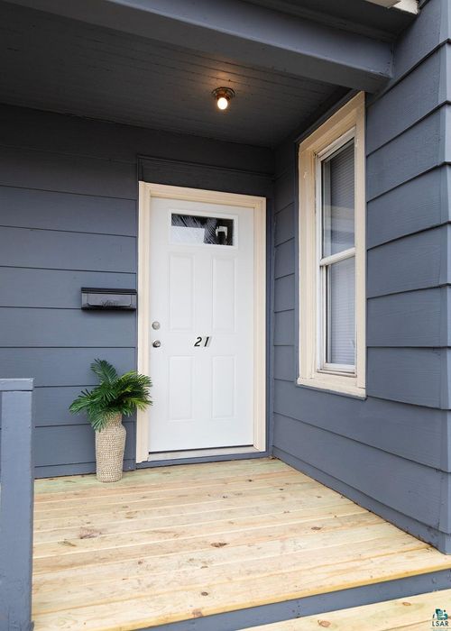 21 N 29th Ave W, Duluth, MN, 55806-1726 | Card Image