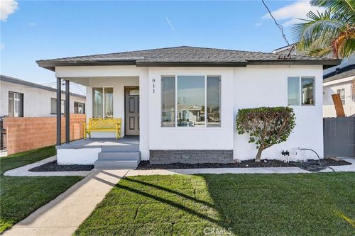 911 Hawaiian Ave, Wilmington, CA, 90744-4117 | Card Image