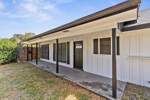 1700 Laurel Lake Dr, Waco, TX, 76710-2828 | Card Image