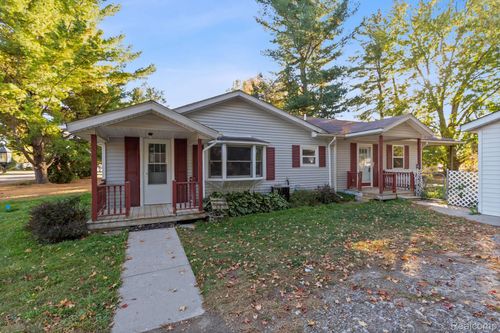 80581 Belle River Rd, Memphis, MI, 48041-4607 | Card Image