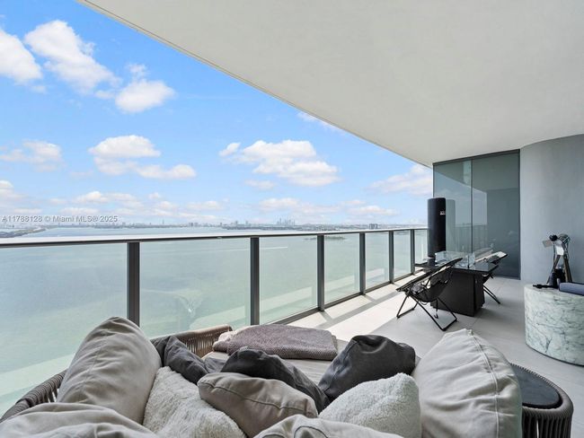 UNIT-2805 - 3131 Ne 7 Th Ave, Condo with 2 bedrooms, 2 bathrooms and null parking in Miami FL | Image 6