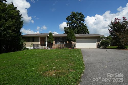 100 Birkshire Way, Fletcher, NC, 28732-9605 | Card Image
