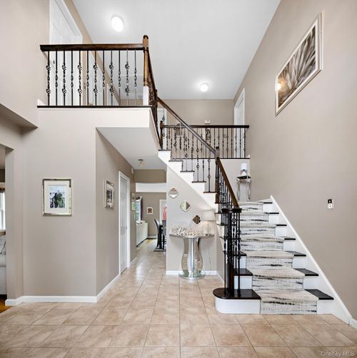 3 Natchu Ct, Salisbury Mills, NY, 12577-5116 | Card Image