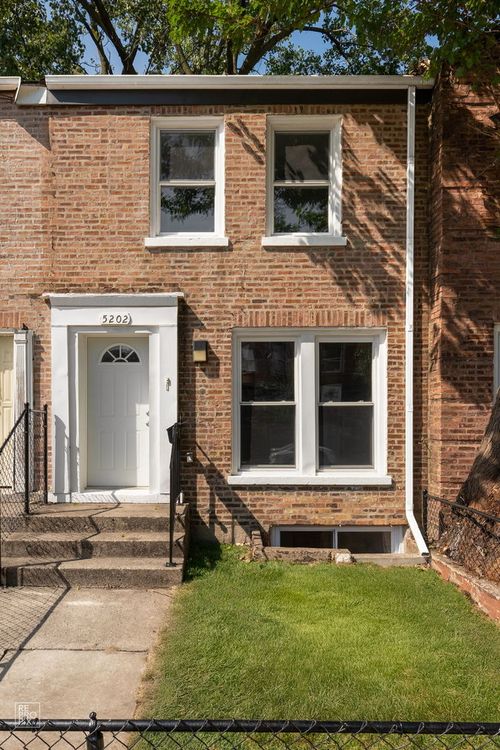 5202 S Calumet Ave, Chicago, IL, 60615-3506 | Card Image