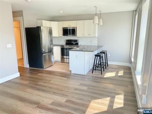 2d-58 New St, Newark, NJ, 07102-3032 | Card Image