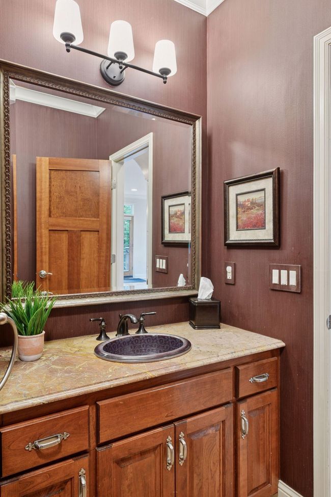 1/2 bath 2 on Main floor | Image 30