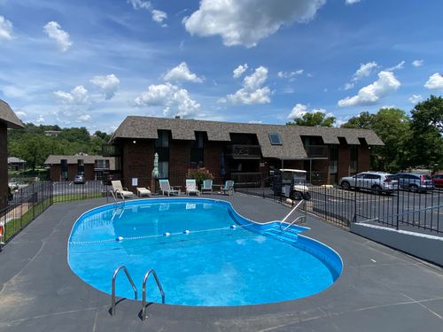 32-130 Wilshire Dr, Hollister, MO, 65672-5335 | Card Image