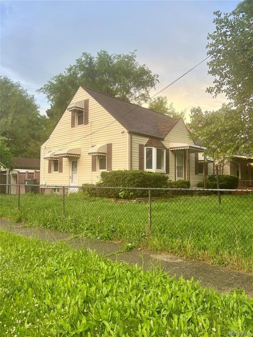 701 Huron St, Flint, MI, 48507-2550 | Card Image