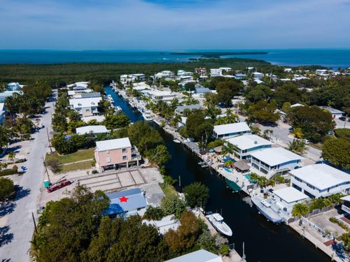 301 Woods Ave, Tavernier, FL, 33070-2258 | Card Image