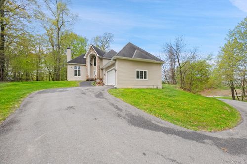 21 Huyler Dr, Hyde Park, NY, 12538-1581 | Card Image