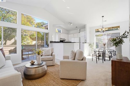 5245 Tacoma Cmn, Fremont, CA, 94555-2754 | Card Image