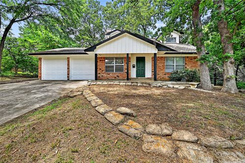 105 E Ford St, Denison, TX, 75021-7742 | Card Image