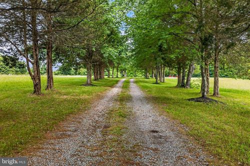 43910 Spinks Ferry Rd, LEESBURG, VA, 20176-5206 | Card Image
