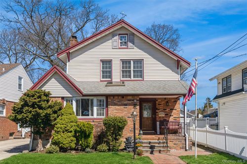 49 Winter St, Lynbrook, NY, 11563-2031 | Card Image