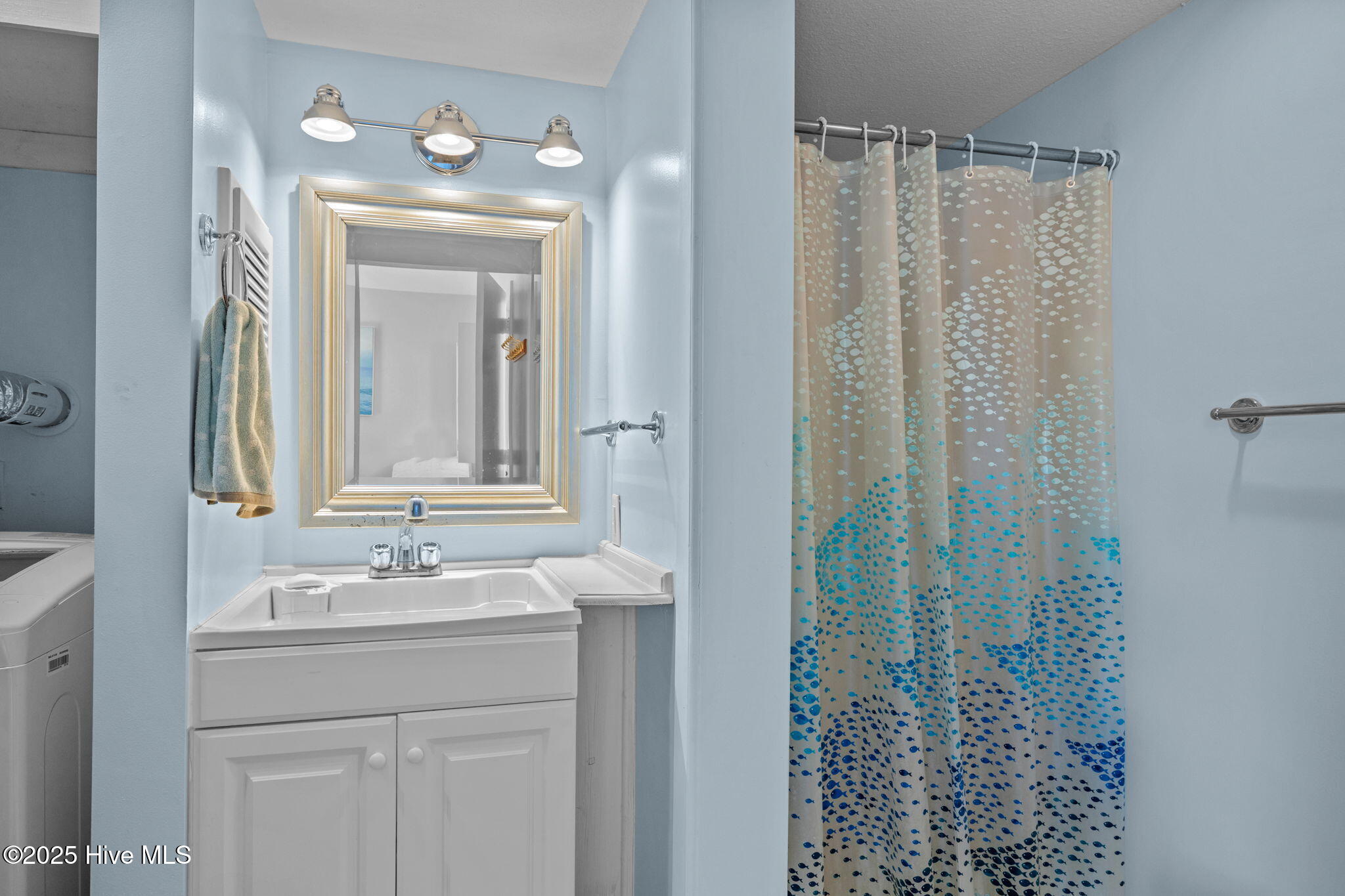 Residential in Pine Knoll Shores 4