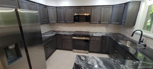 18534 Hollie Dr, Macomb, MI, 48044-2743 | Card Image