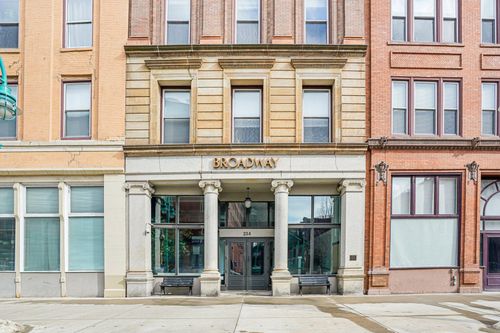 234 N Broadway, MILWAUKEE, WI, 53202-5822 | Card Image