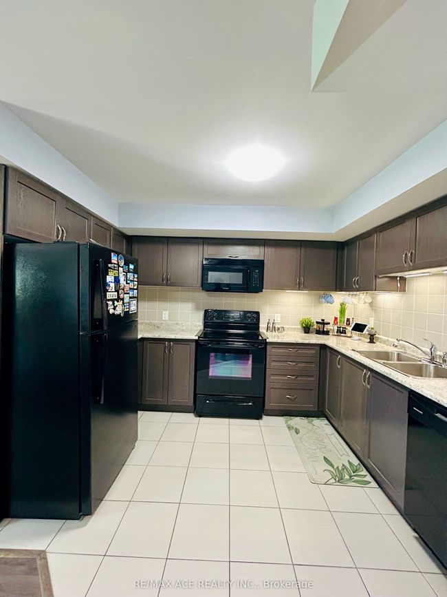 8 - 2441 Greenwich Dr, Condo with 2 bedrooms, 2 bathrooms and 2 parking in Oakville ON | Image 17