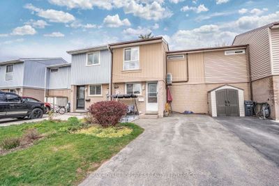 37 Grand Rapids Sq, Home with 3 bedrooms, 2 bathrooms and 3 parking in Brampton ON | Image 3