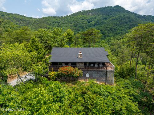 3050 Patty View Way, Sevierville, TN, 37862-7840 | Card Image
