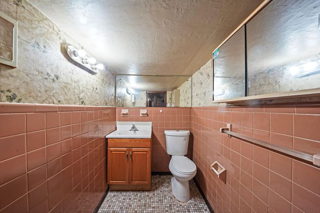 70 69 Th St, House other with 3 bedrooms, 2 bathrooms and null parking in Glendale NY | Image 27