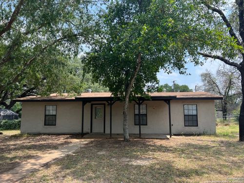 313 Fox Run, Devine, TX, 78016-1301 | Card Image