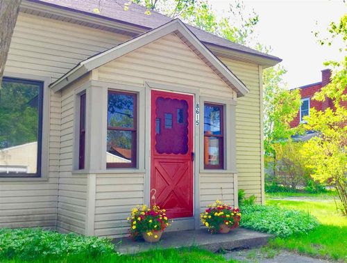 8615 S Maple City Rd, Maple City, MI, 49664-8771 | Card Image