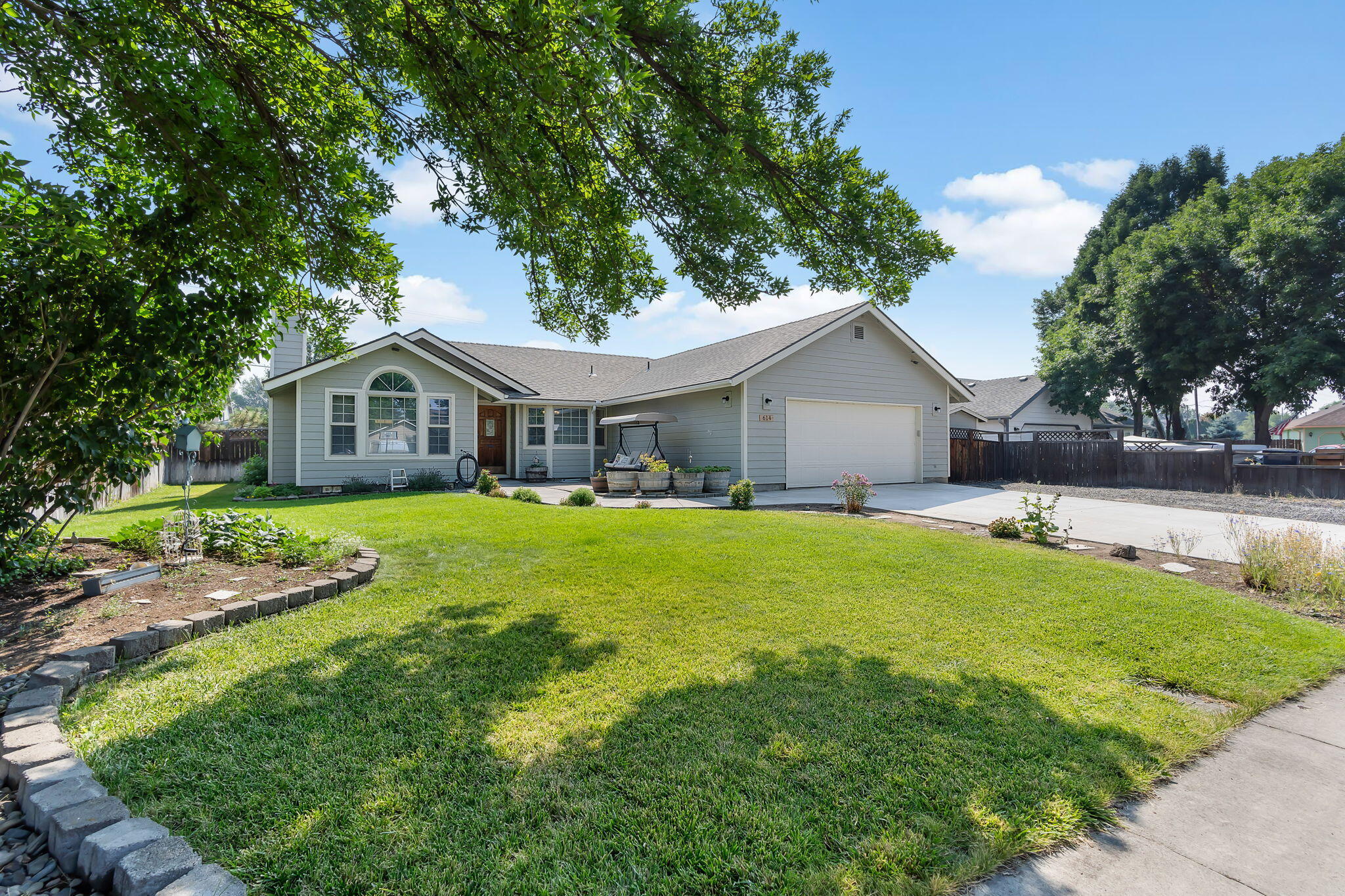 19th Pl, Redmond, OR 97756