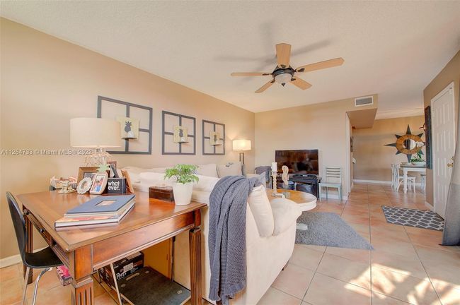 3750 Victoria Dr, Townhouse with 2 bedrooms, 3 bathrooms and null parking in West Palm Beach FL | Image 7