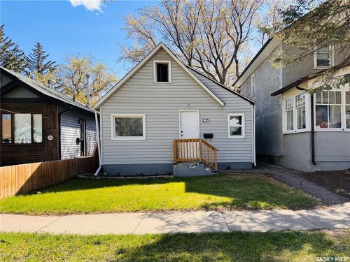 1218 Av E N, Saskatoon, SK, S7L1T4 | Card Image