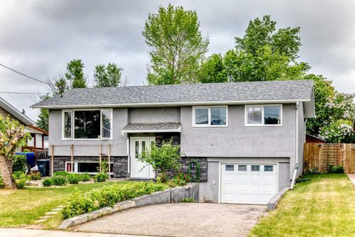 1652 Bouteiller Close, Penhold, AB, T0M | Card Image