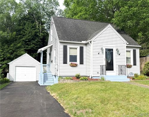 5 White St, Whitesboro, NY, 13492-1834 | Card Image