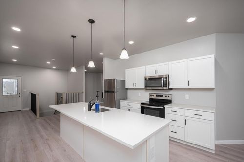 3314 W Alvina Ave, Greenfield, WI, 53221-4700 | Card Image