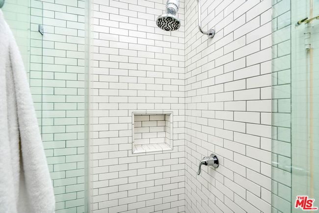204 - 1830 Westholme Ave, Condo with 2 bedrooms, 3 bathrooms and 2 parking in LOS ANGELES CA | Image 20