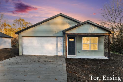 904 Moulton St, Belding, MI, 48809-2405 | Card Image