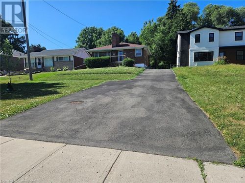 327 Sanatorium Rd, Hamilton, ON, L9C1Z4 | Card Image