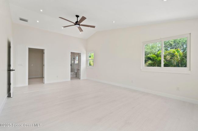 9670 Riverview Dr, House other with 4 bedrooms, 3 bathrooms and null parking in Sebastian FL | Image 5