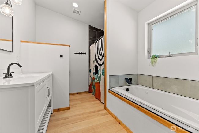Soaking tub in ensuite bathroom off of primary bedroom. | Image 25