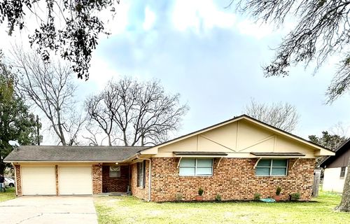 4108 Crescent Dr, Bay City, TX, 77414-4624 | Card Image