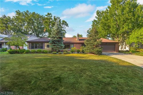 4820 W 211th St, Fairview Park, OH, 44126-2705 | Card Image
