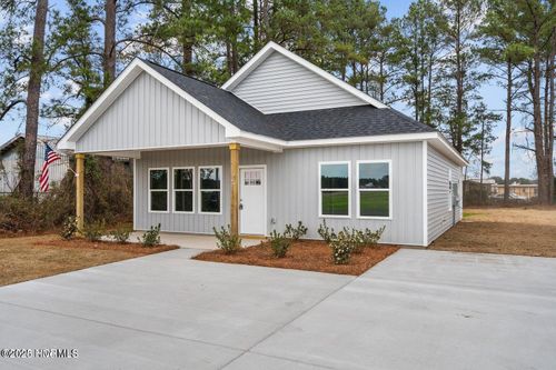 902 W Bridgers Street Ext, Burgaw, NC, 28425-0675 | Card Image