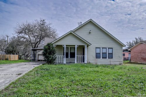 711 S 7th St, Kenedy, TX, 78119-3049 | Card Image