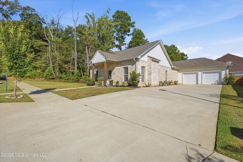 828 Long Leaf Cir, Brandon, MS, 39042-1802 | Card Image