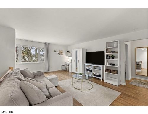 93-9 Wedgewood Dr, Verona, NJ, 07044-4109 | Card Image