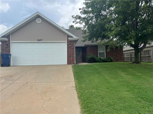 1107 E Ken Leach, Siloam Springs, AR, 72761-2089 | Card Image