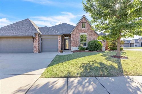 17400 Golden Hawk Ln, Edmond, OK, 73012-7053 | Card Image
